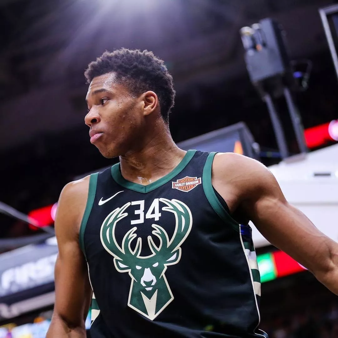 轮盘单号执念：为何重复失败仍坚持同一数字？（为何在轮盘上屡败仍固守同一号码？）